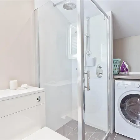 Badgers Cottage, Water, District