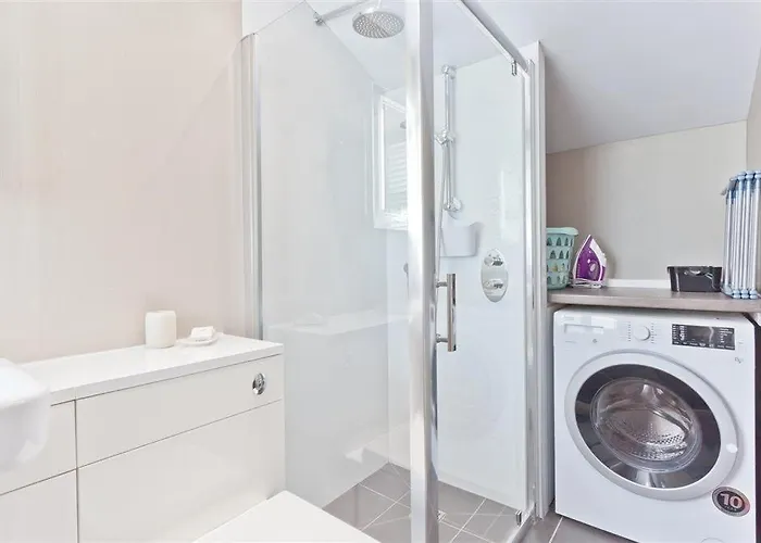 Badgers Cottage, Water, District